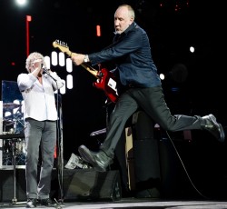 Το rock 'n' roll βγαίνει με φίλους, όχι με υπαλλήλους