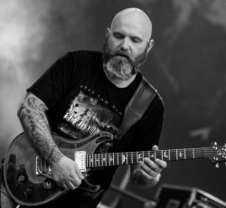 Στην απέναντι πλευρά του ποταμού 