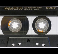 Η ίδια κασέτα...