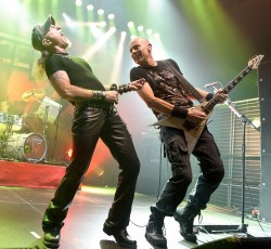 Οι από πάνω, οι από κάτω και η πολυσυλλεκτικότητα 