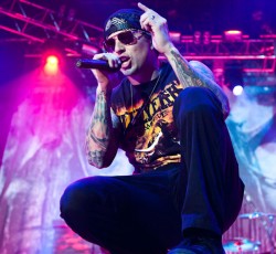 Πρώτα μια ωραία ιστορία