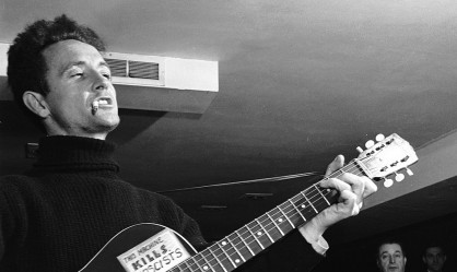 «H μηχανή που σκοτώνει φασίστες» και τον Donald Trump;