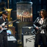 Στη σκιά ενός ζοφερού ήλιου