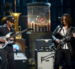 Στη σκιά ενός ζοφερού ήλιου 