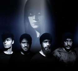 Λουλούδια μέσα στις λάσπες 