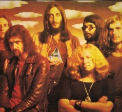 Μηδενίζοντας την απόσταση ανάμεσα στο prog, τη funk και τη jazz