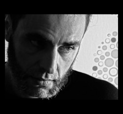 Rock Culture #16: Μιλήσαμε για rock είδωλα, μουσικές φυλές και την κάνναβη με τον συγγραφέα Λιάκο Μπουρνόβα 